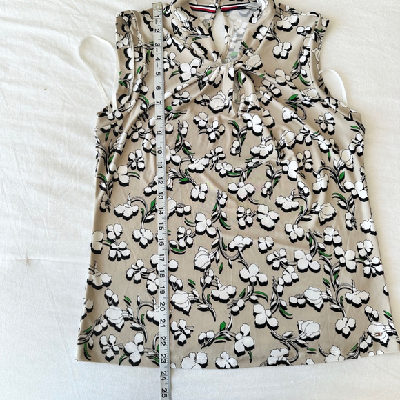 Tommy Hilfiger Sleeveless Blouse Size Small  Beige Gray Floral Twist Front NWT - Picture 8 of 8